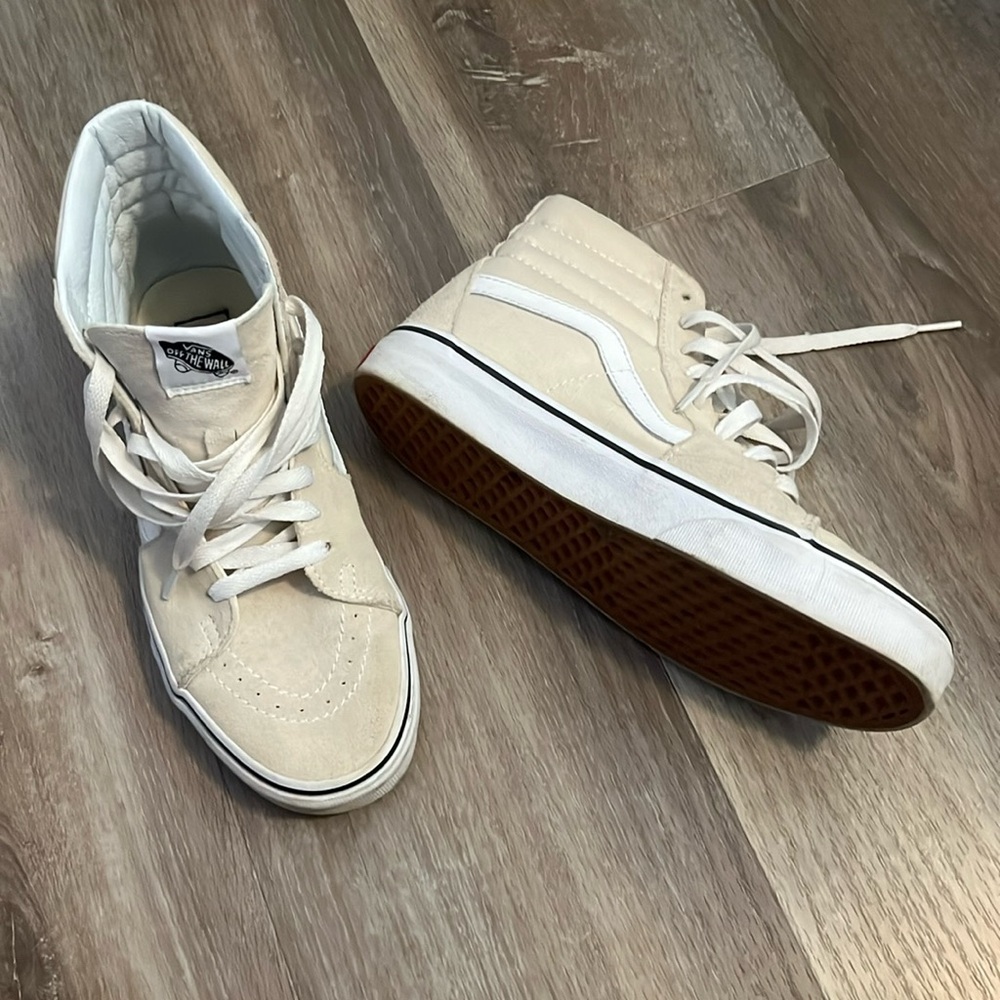 Van’s hightop Off the Wall women’s shoe